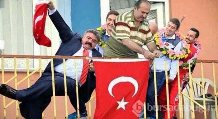 Sosyal medya fenomeni haline gelen 'Balkona bayrak asan dayı' konuştu..