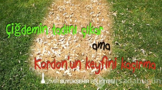 İzmir'deki dev ekranda kendilerini görünce şoke oldular