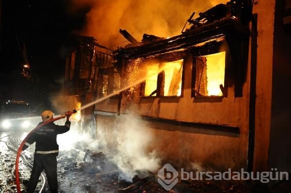 Bursa'da gece yarısı korkutan yangın!