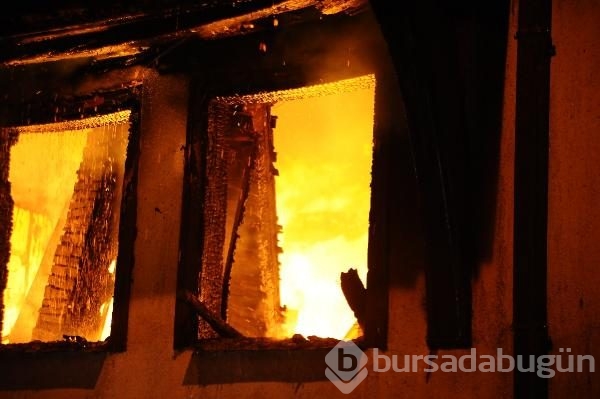 Bursa'da gece yarısı korkutan yangın!
