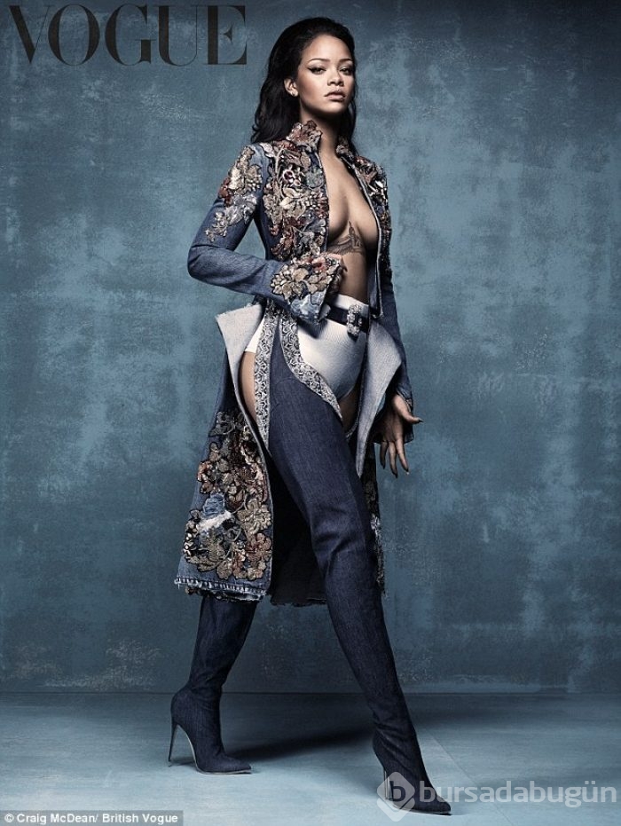 Aynı zamanda moda ikonu olan Rihanna'dan pantolon çizme şıklığı