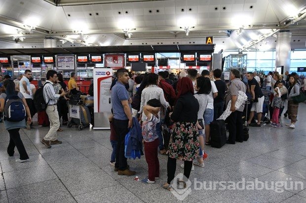 Atatürk Havalimanı uçuşlara yeniden açıldı