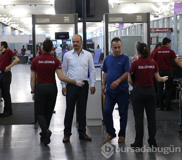 Atatürk Havalimanı uçuşlara yeniden açıldı