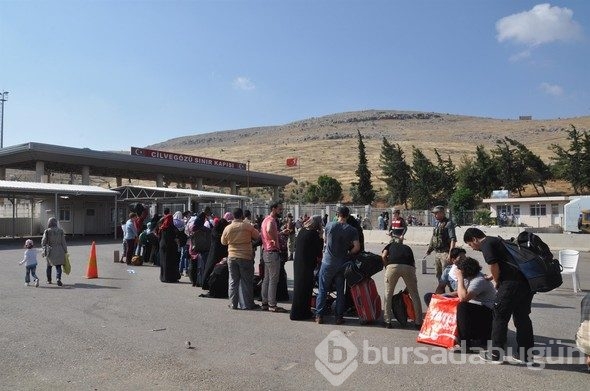 Büyük hareketlilik! Suriye'ye gitmek için yollara döküldüler