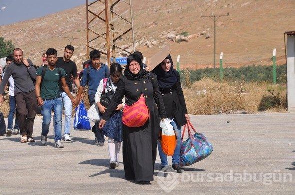 Büyük hareketlilik! Suriye'ye gitmek için yollara döküldüler