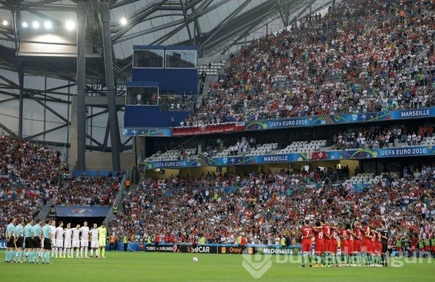 EURO 2016'da Türkiye için saygı duruşu yapıldı
