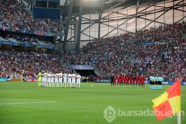 EURO 2016'da Türkiye için saygı duruşu yapıldı
