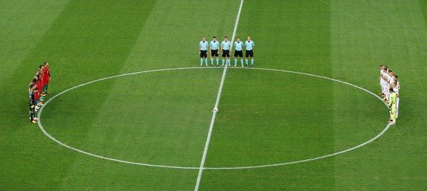 EURO 2016'da Türkiye için saygı duruşu yapıldı