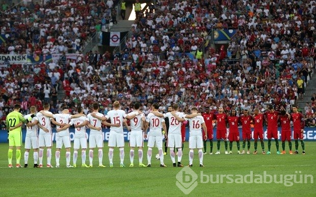 EURO 2016'da Türkiye için saygı duruşu yapıldı