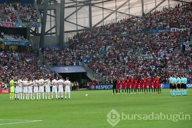 EURO 2016'da Türkiye için saygı duruşu yapıldı