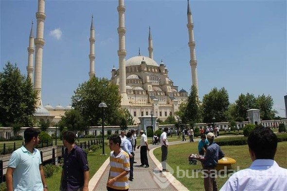 Cuma namazında 'canlı bomba' paniği...Linç etmek istediler