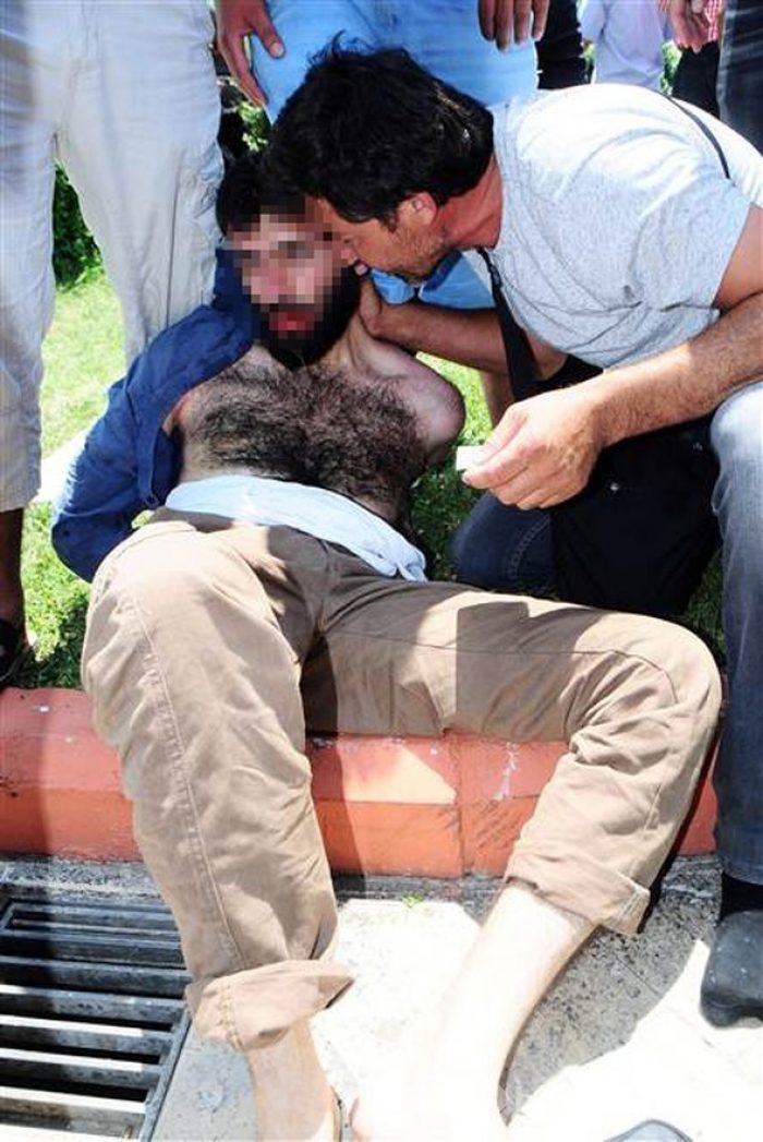 Cuma namazında 'canlı bomba' paniği...Linç etmek istediler