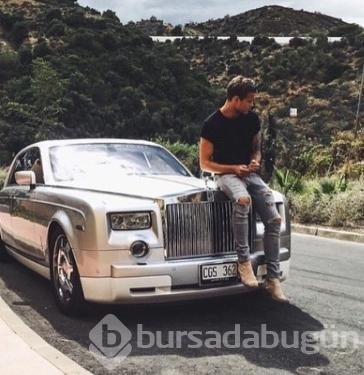 Böyle çılgınlık görülmedi. Herkes arabasının üstüne çıktı