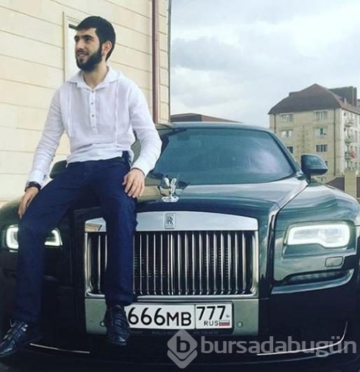 Böyle çılgınlık görülmedi. Herkes arabasının üstüne çıktı