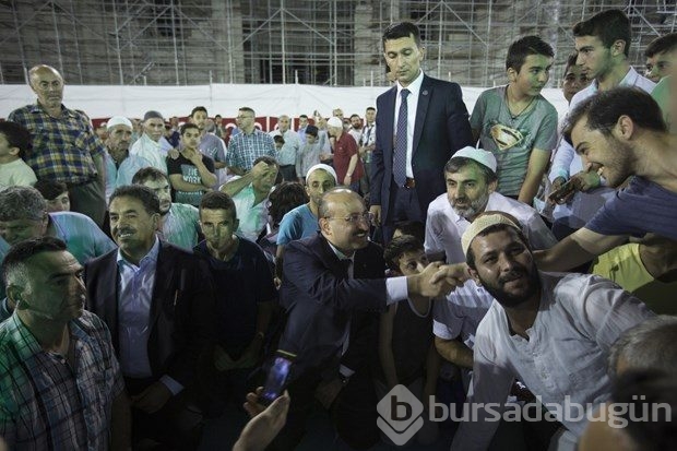 Çamlıca Cami'nde ilk ibadet