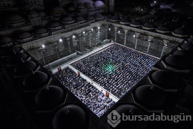 Çamlıca Cami'nde ilk ibadet