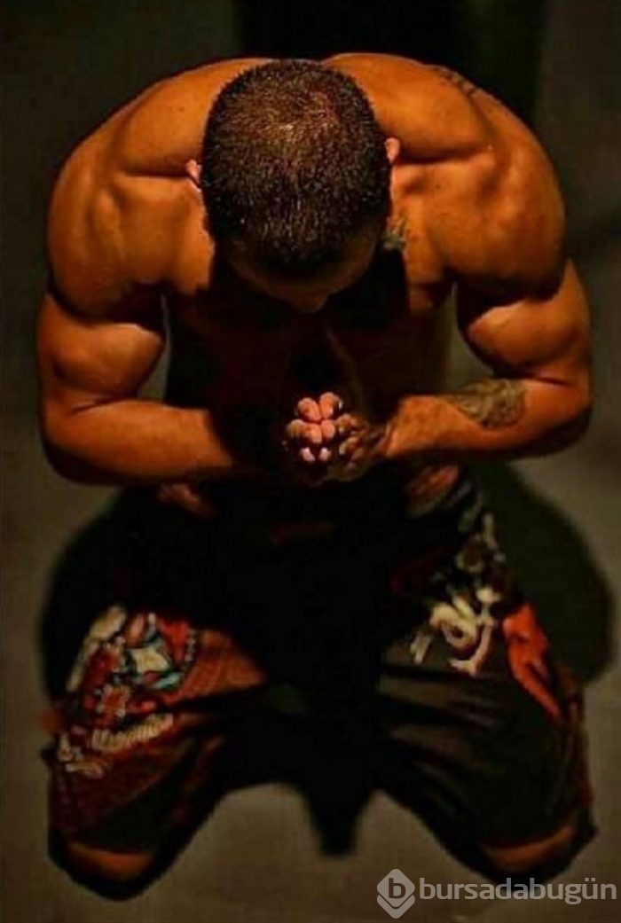 Survivor Atakan'ın canlı yayında dikişlerini aldılar
