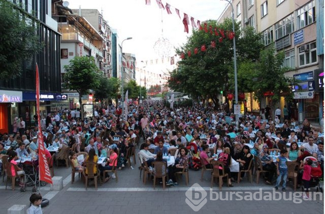 Türkiye'nin en büyük iftar sofrası Uşak'ta kuruldu