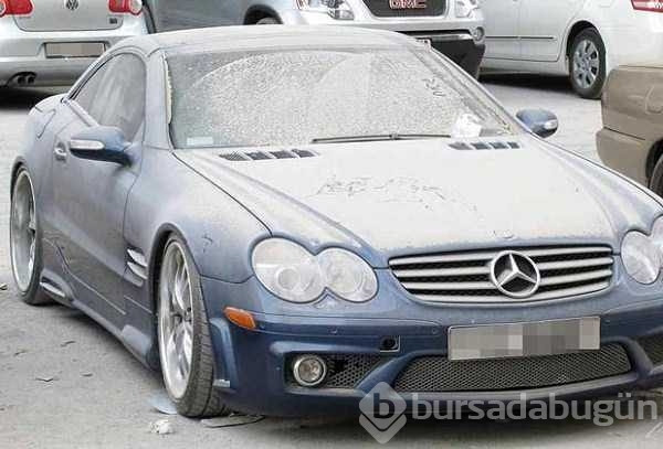 Dubai'de lüks araçlar bir bir terk ediliyor