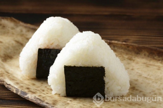Japonya'da bebeklere bu yapılıyor. İki elleri yüzlerini sıkıştırıp...