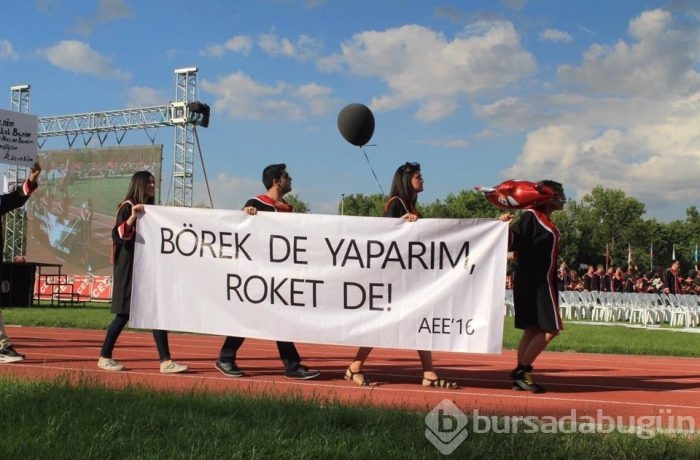ODTÜ'nün 2016 mezunlarından pankartlı mesajlar