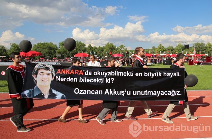 ODTÜ'nün 2016 mezunlarından pankartlı mesajlar
