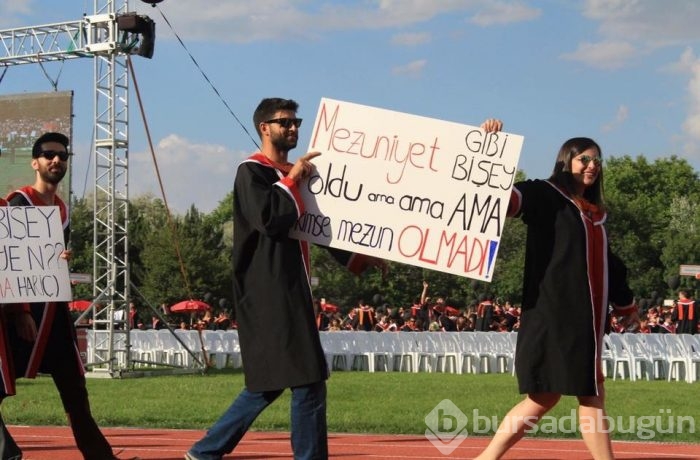 ODTÜ'nün 2016 mezunlarından pankartlı mesajlar