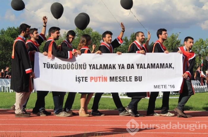 ODTÜ'nün 2016 mezunlarından pankartlı mesajlar