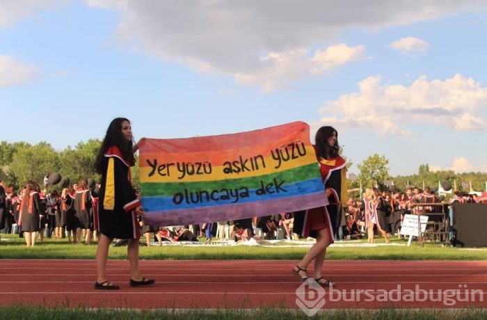 ODTÜ'nün 2016 mezunlarından pankartlı mesajlar