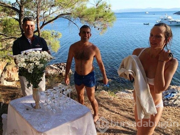 Denizden çıkıp, bikini ve şortla nikah kıydırdılar