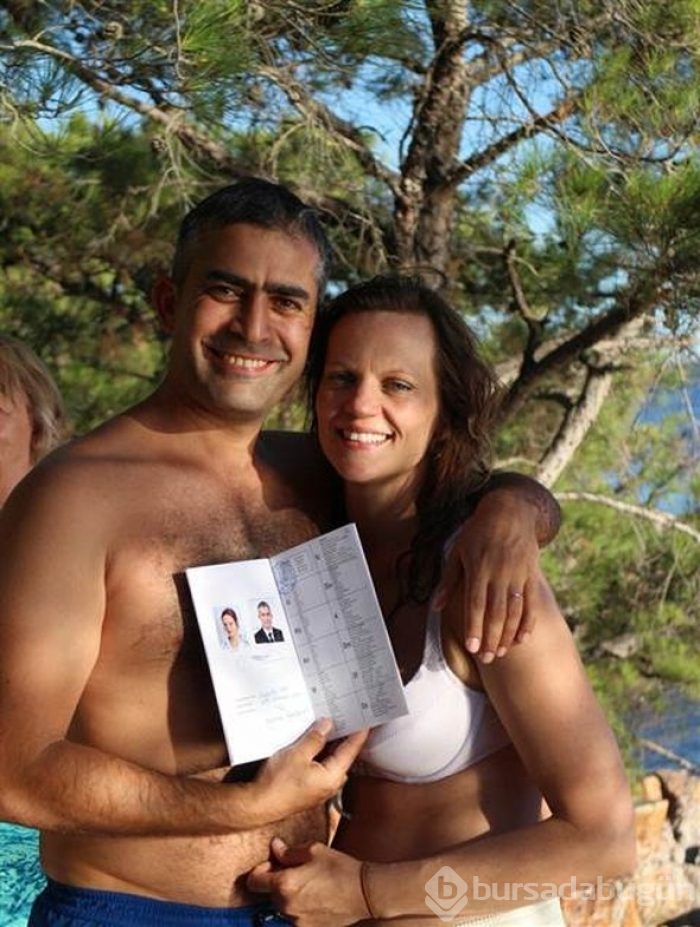 Denizden çıkıp, bikini ve şortla nikah kıydırdılar