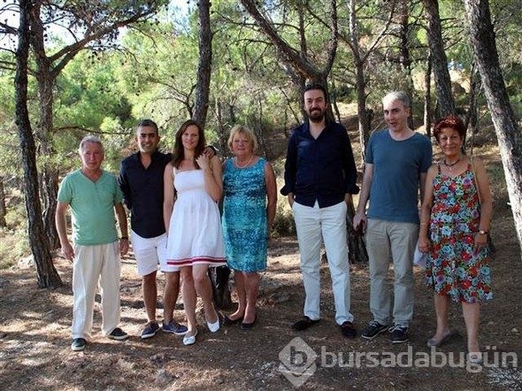 Denizden çıkıp, bikini ve şortla nikah kıydırdılar