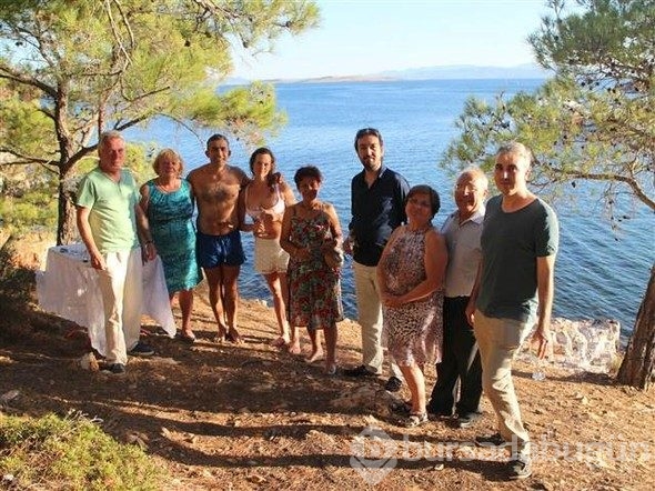 Denizden çıkıp, bikini ve şortla nikah kıydırdılar