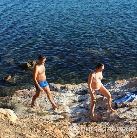 Denizden çıkıp, bikini ve şortla nikah kıydırdılar