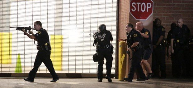 Dallas'ta polise ateş açtılar 