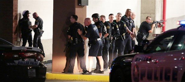 Dallas'ta polise ateş açtılar 