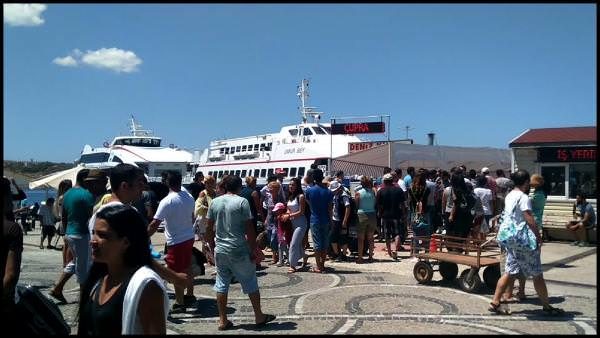 Avşa Adası'nda adım atacak yer kalmadı