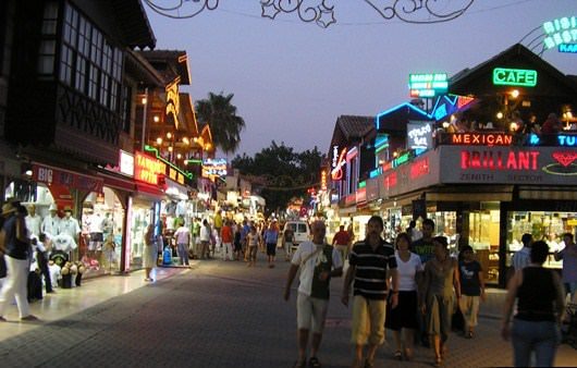 Avşa Adası'nda adım atacak yer kalmadı