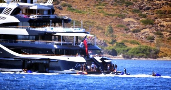 Lüks yat, 10 manken! Duyan onları görmeye gidiyor