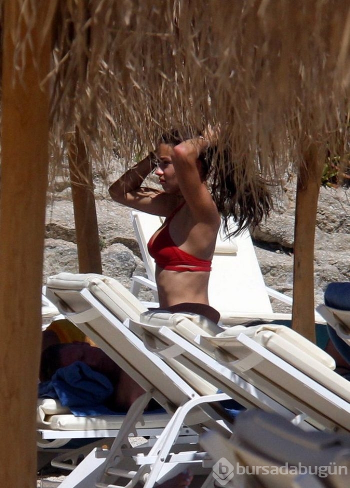 Adriana Lima'nın bikinisi olay yarattı