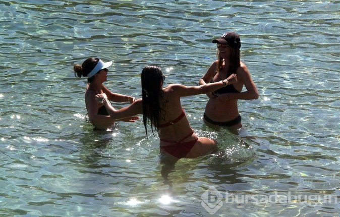 Adriana Lima'nın bikinisi olay yarattı