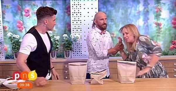 Canlı yayında inanılmaz kaza sunucuya m&acirc;l oldu!