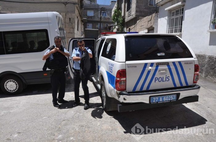 Takip edilen DAEŞ'li polisi vurdu.