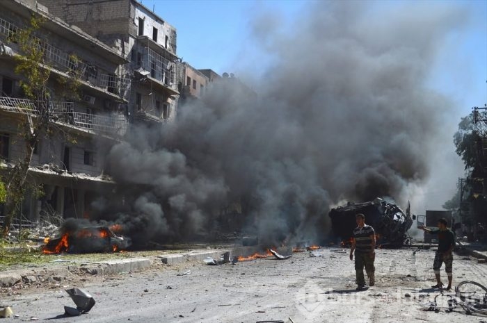 Rus ve Suriye ordusu uçakları Halep'i bombaladı!.
