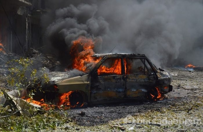 Rus ve Suriye ordusu uçakları Halep'i bombaladı!.
