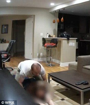 Kedisine baksın diye bir Türkle anlaştı ve böyle yakaladı