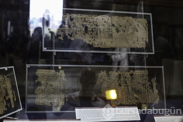 Firavun Khufu dönemine ait papirus kağıtları sergilendi