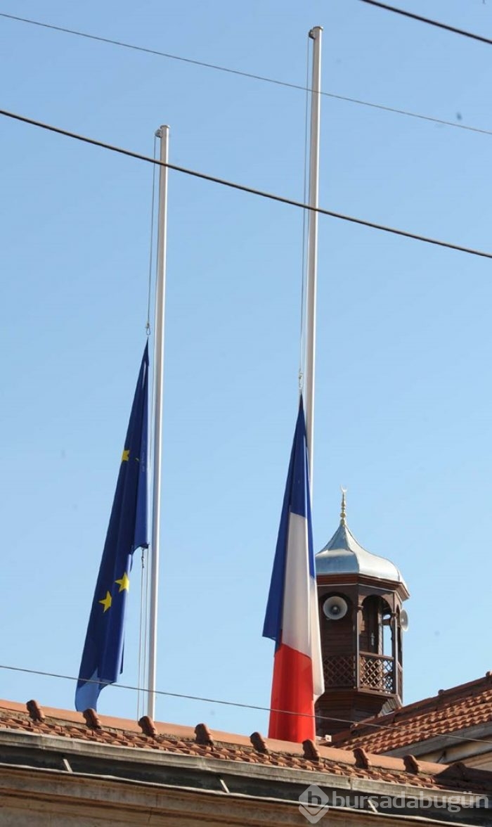 Fransa Başkonsolosluğu'nda bayraklar yarıya indirildi
