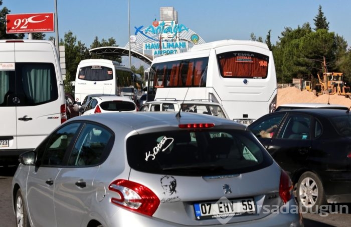 Antalya Havalimanı'ndaki 'güvenlik kuyruğu' bitmiyor!