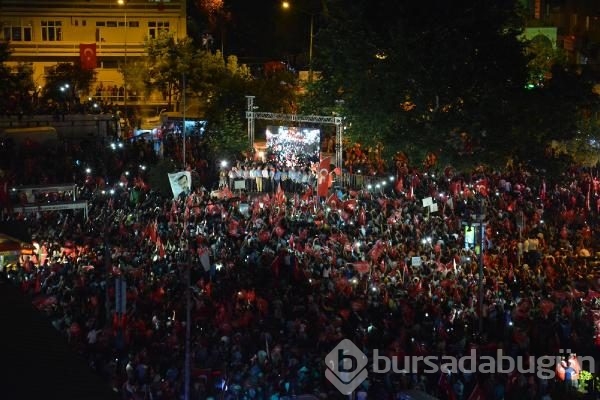 Bursa halkı 'darbe girişimi'ne karşı meydanlara indi!